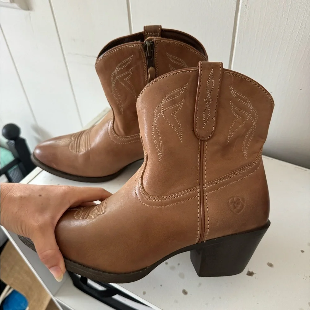 Ariat Darlin Western Boot Ankle High Boot Burnt Sugar 9C